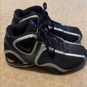 Nike Shox Boy’s Black and Silver Athletic Shoes US Size 4.